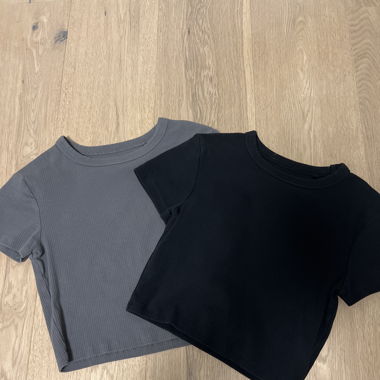 Kurzarm top in grau & schwarz