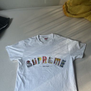 Supreme t-shirt size S