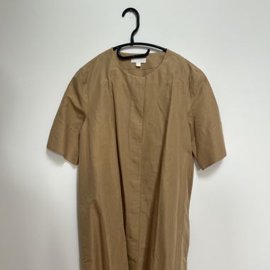 Robe beige COS
