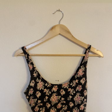 Top Schwarz mit Blumen