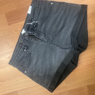 Schwarzer Jeansshort