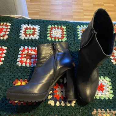 Black leather high heel shoes 