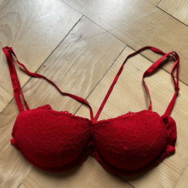Red lace push-up bra