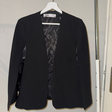 Sleeveless blazer