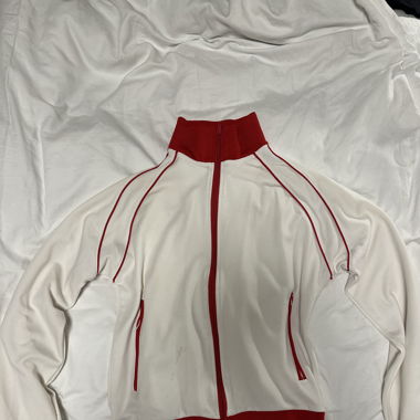 Weiss/rote Jacke 