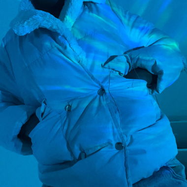Giacca corta azzurro chiaro con pelliccia e peluche
