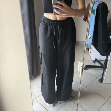 Pantalone cargo nero ampio