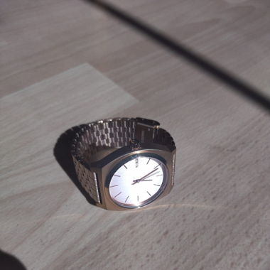 🏄‍♂️ Nixon Golden Watch