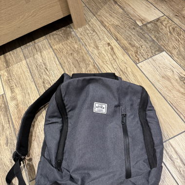 Grauer Rucksack