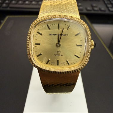 Vintage Quartz Armbanduhr Vergoldet 26x24mm