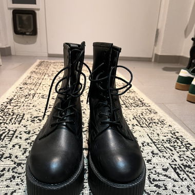 Black platform boots Amazon