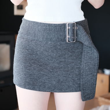 Grauer Minirock mit Gürtel, Grösse S