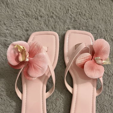 pink flower flip-flops
