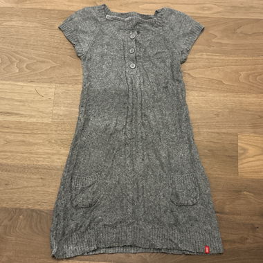 Graues Strickkleid mit Taschen