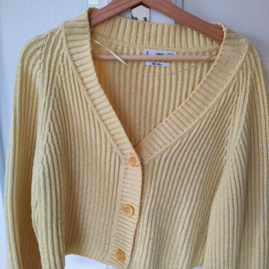 Gelber Pullover