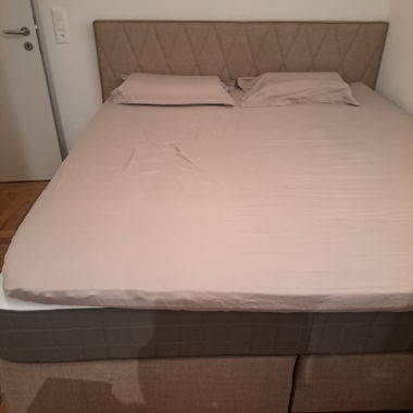 Double bed boxspring with mattress