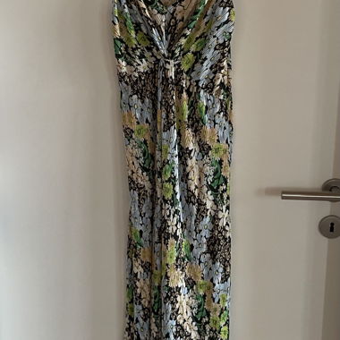 Farbiges Sommerkleid