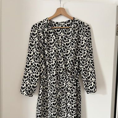Stylisches MNG Basics Kleid im Animal