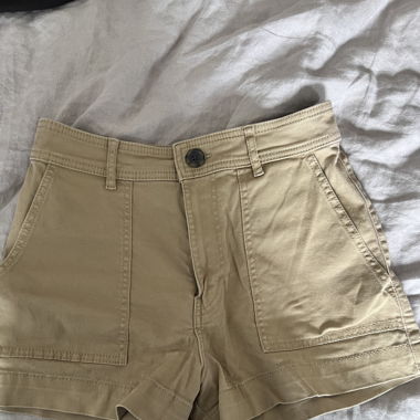 Kurze beige shorts