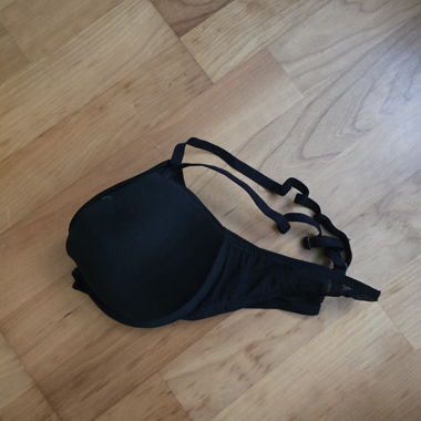 Reggiseno nero con ferretto