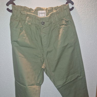Pantaloni verdi