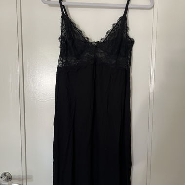 H&M Schwarzes Spitzen-Nachthemd