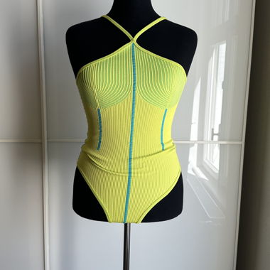 Body, neu mit Etikett
