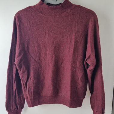 Wollpullover bordeauxrot mit Kragen