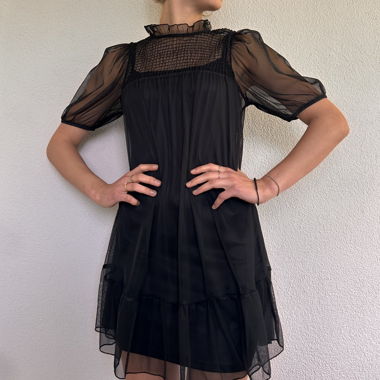 Netzkleid in schwarz und elegant