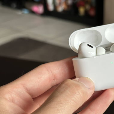 AirPods Pro 2 white