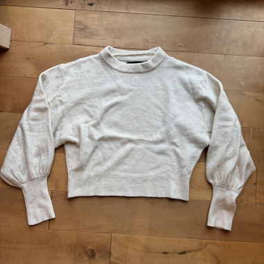 cremefarbener Strickpullover