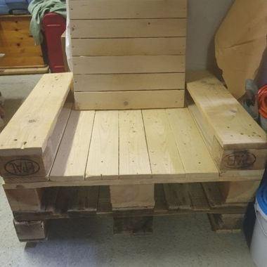 Pallet armchair/chair