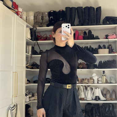Schwarzer Body mit Mesh