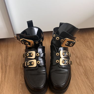 Offene Stiefeletten