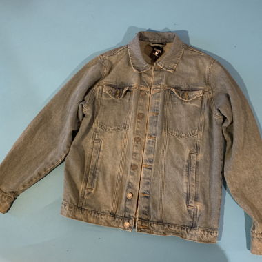 Ausgewaschene Jeansjacke
