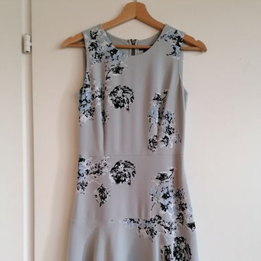 Beigeblaues Kleid mit Blumenmuster Armani Exchange
