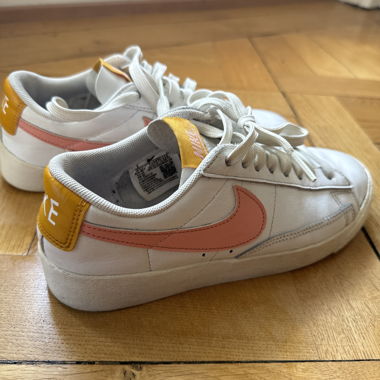 Nike sneakers blanches roses