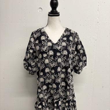 Besticktes Kleid Gr. 42 blau weiss Blumen