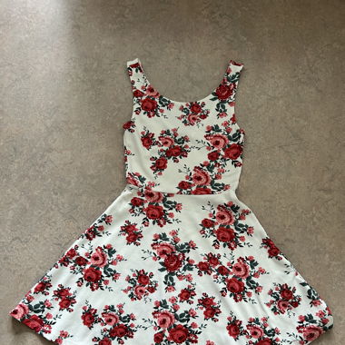Blumen Kleid weiss rot