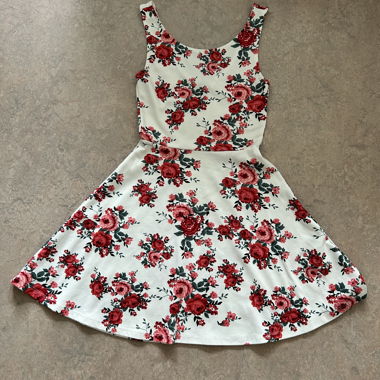 Blumen Kleid weiss rot