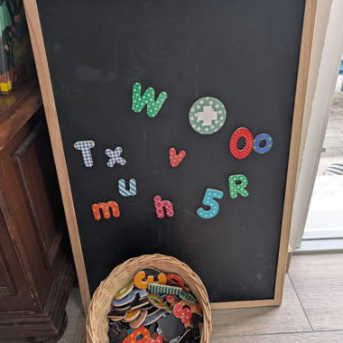 Magnetwand mit div. Buchstaben & Zahlen