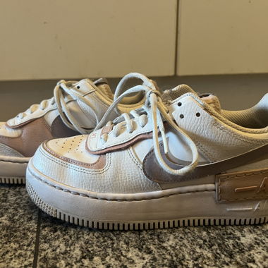 Nike Air Force 1 Shadow Sneakers beige/pink