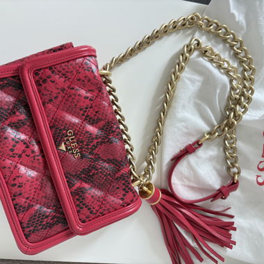 Guess Schultertasche rot gold 
