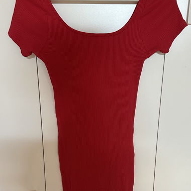rotes Kleid