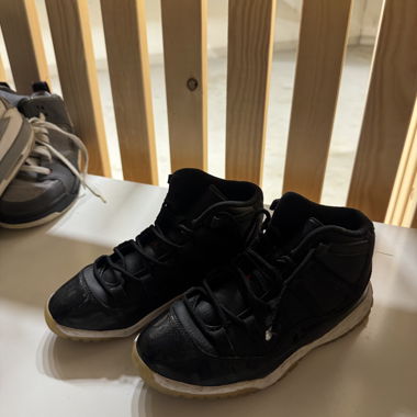 Black Jordan High 11