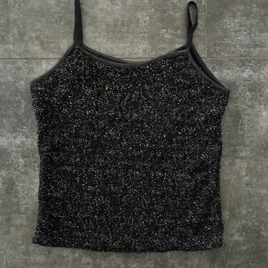 Top nero con paillettes