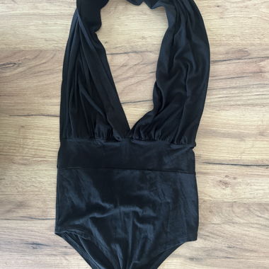 Body nero con spalline e bottoni automatici