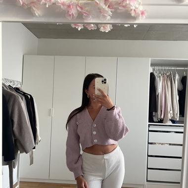 Cardigan corto in maglia lilla