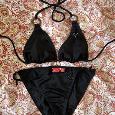 Completo costume da bagno nero a due pezzi
