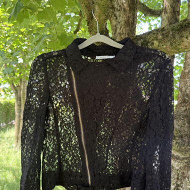 Giacca in pizzo nera con zip